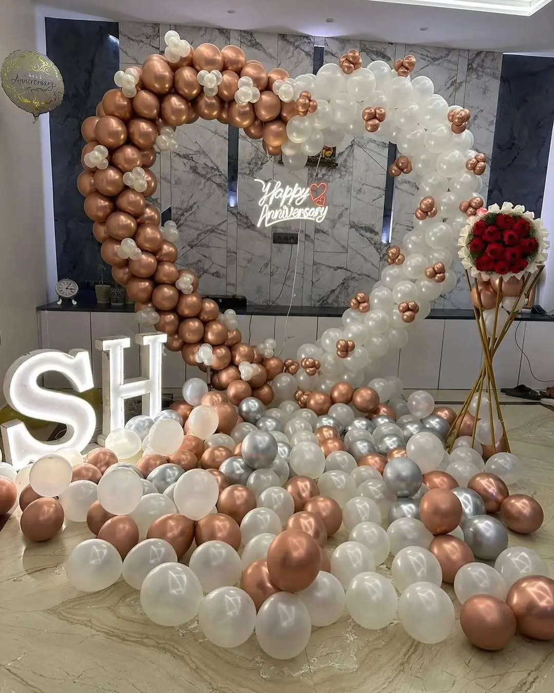 Custom balloon decoration setup