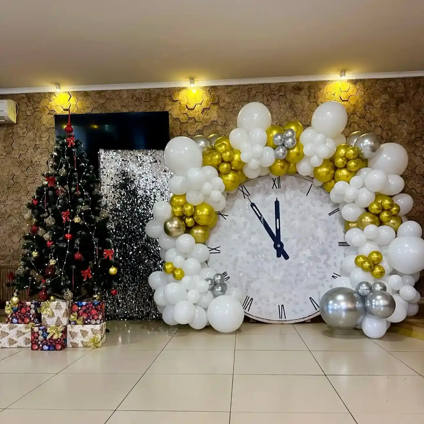 Winter Fest Balloon Decoration